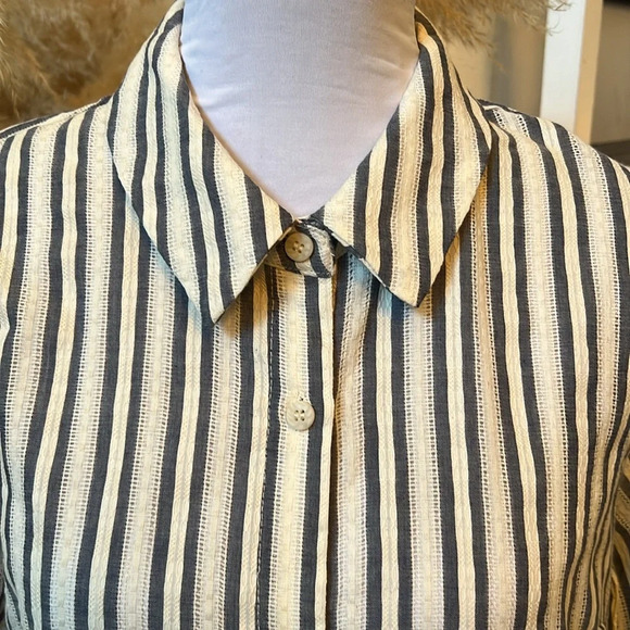 Hem & Thread Stripe Contrast Button Down Shirt Size Medium - Picture 2 of 6